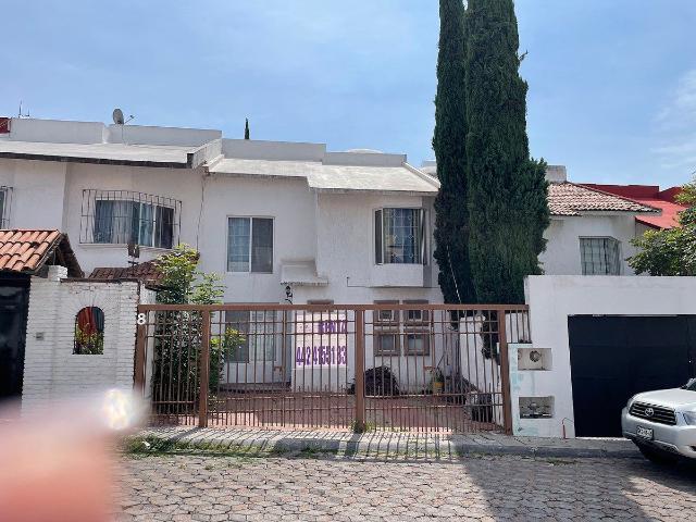 Casa en renta en milenio III sin muebles