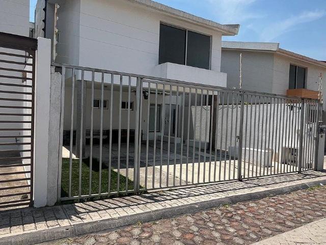 Casa en Renta en Milenio Sobre calle Abierta