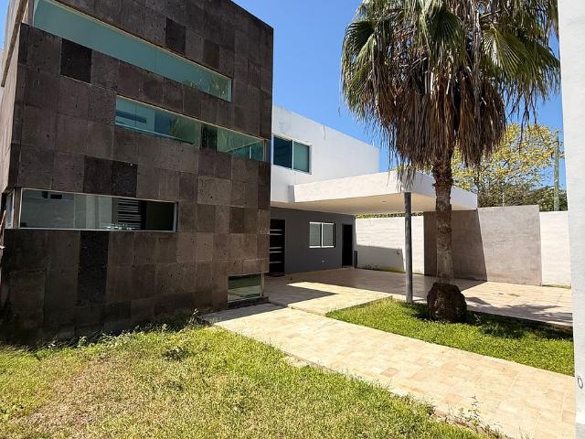 Casa en Renta en Montebello I En esquina y con Paneles solares