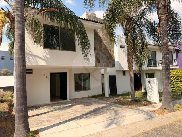 CASA EN RENTA EN NUEVA GALICIA COTO VALENCIA