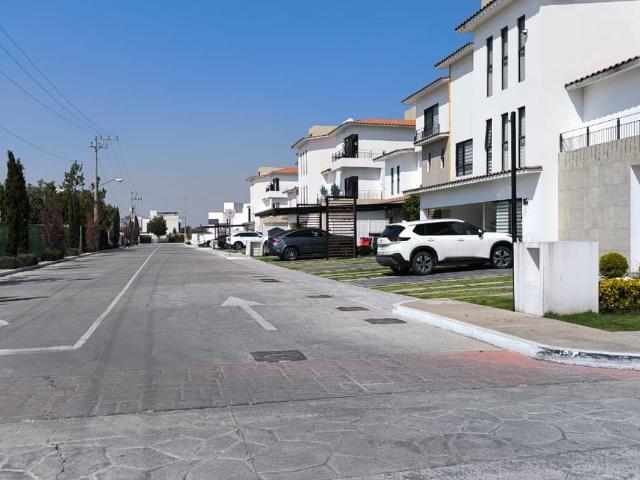 Casa en renta en Ocoyoacac, La Escondida Residencial ? Con roof garden y vista al lago central