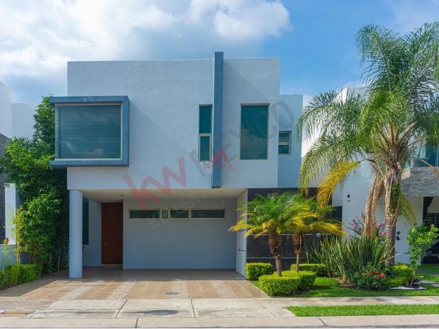Casa en Renta en Olivos Residencial, Zapopan | 4 Recámaras, Frente a Casa Club