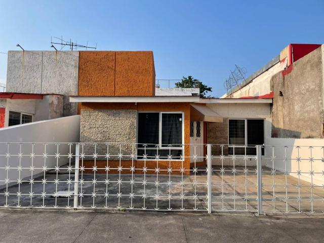 Casa en Renta en Av. Insurgentes 694 Camino Real Colima, Colima