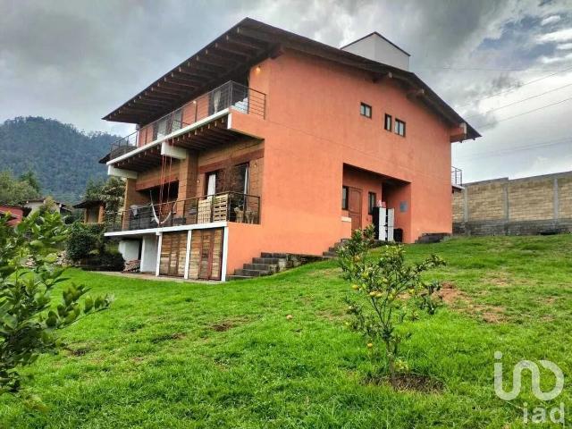 Casa en Renta en Avándaro, Valle de Bravo, Estado De México