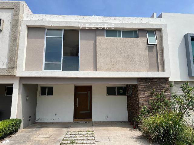 CASA EN RENTA EN ACANTHIA, SOLARES, ZAPOPAN