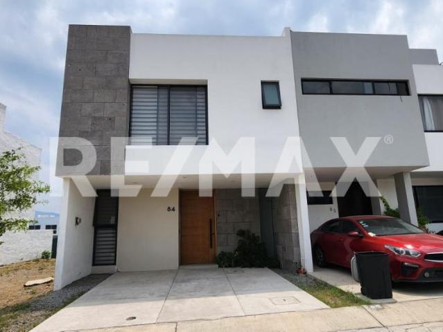 Casa en renta en Adamar en coto Zapata