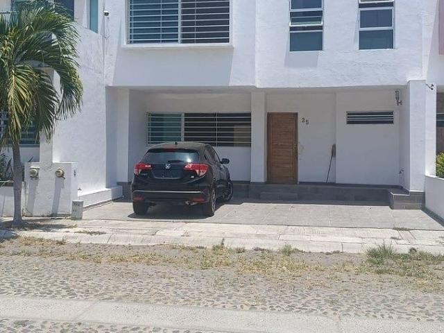 CASA EN RENTA EN AGUA MARINA