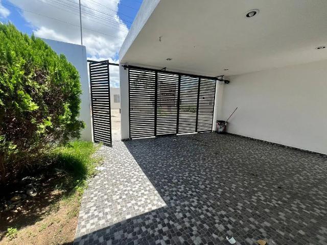 CASA EN RENTA EN ALMENDROS, CAUCEL