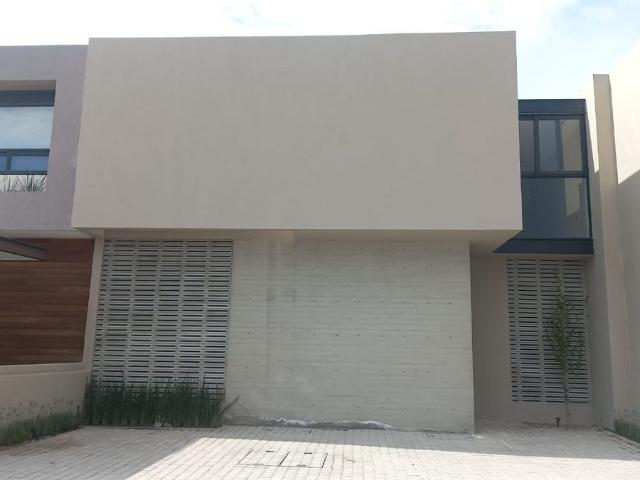 CASA EN RENTA EN ALTOZANO DENTRO DE CONDOMINIO CUMBRE