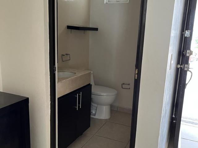 CASA EN RENTA EN ANTURIOS RESIDENCIAL AMUEBLADA