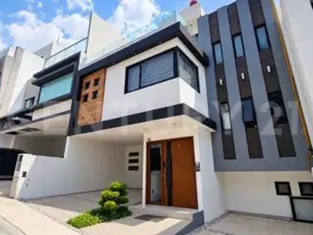 Casa En Renta En Aqua 1, Lago Esmeralda | Terraza, Family Room Y Seguridad 24/7