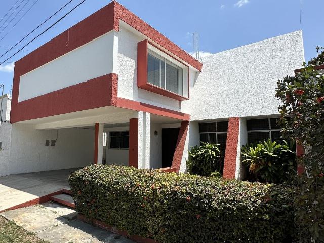 CASA EN RENTA EN BOSQUES DE CAMPECHE