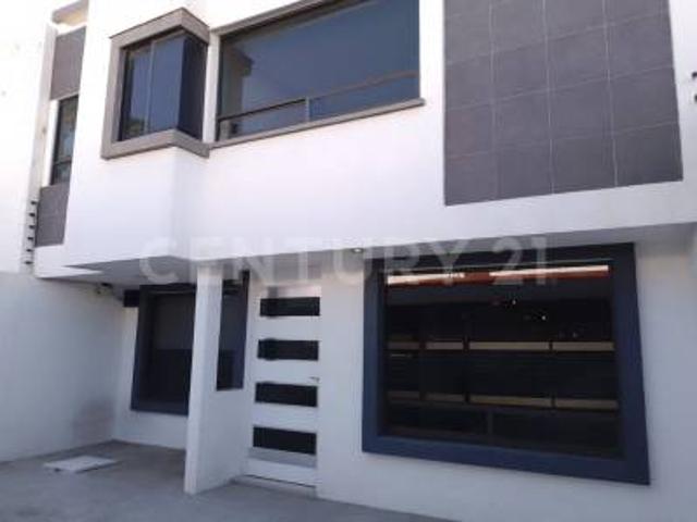 Casa en renta en Bosques de Amalucan, ubicación privilegiada cerca de Plazas