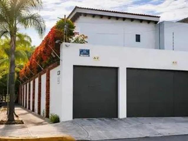 Casa En Renta En Bosques De La Victoria | 444 M² Terren