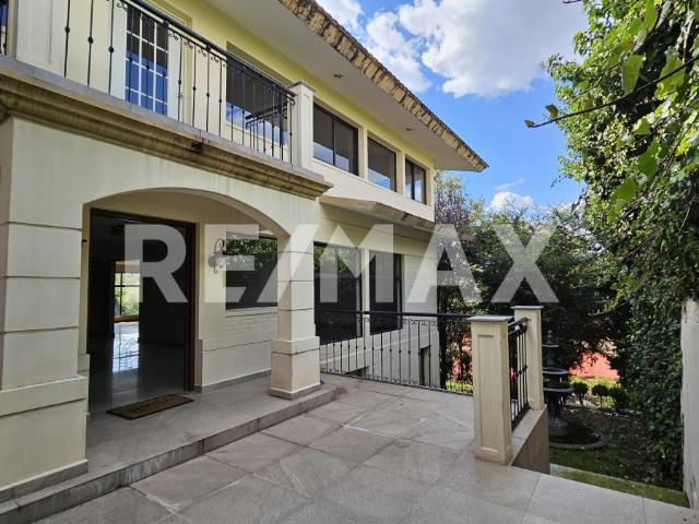CASA EN RENTA EN BOSQUES DE LAS LOMAS