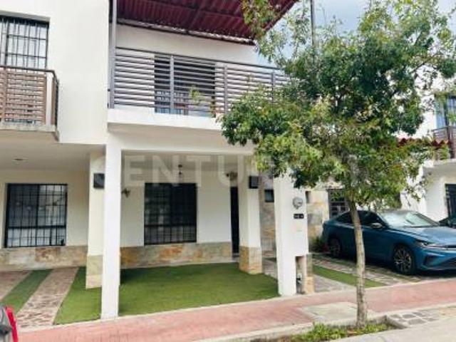 Casa en Renta en Bosques del Dorado 2