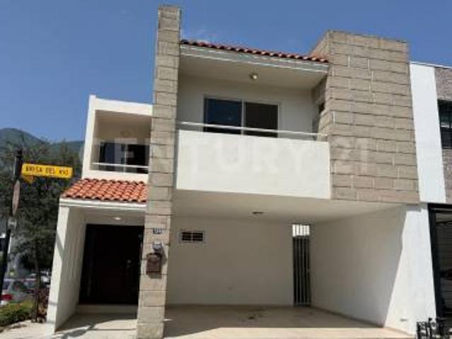 Casa en renta en Brisas de Valle Alto