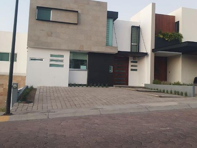 Casa en Renta en Cumbres del Cimatario, Querétaro