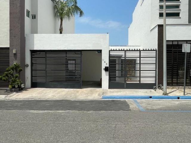 CASA EN RENTA EN CUMBRES ELITE 8 SEC