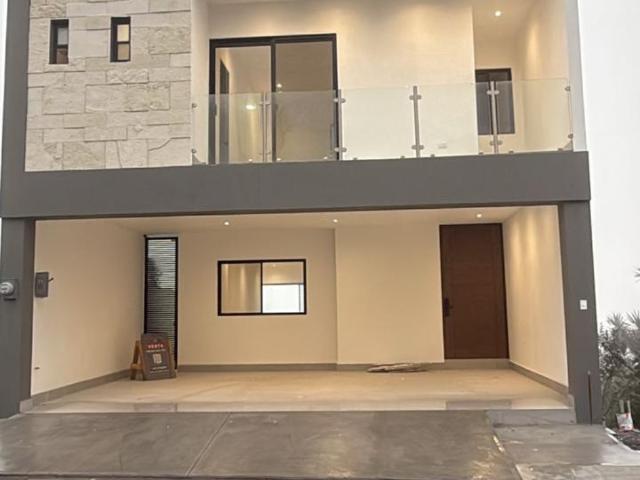 Casa en Renta en Cumbres Elite Premier, Monterrey con Vista Panorámica