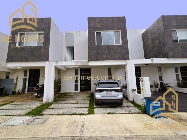 CASA EN RENTA EN CANCUN ZONA SUR EN PRIVADA CON ALBERCA Y GYM CLIMATIZADO