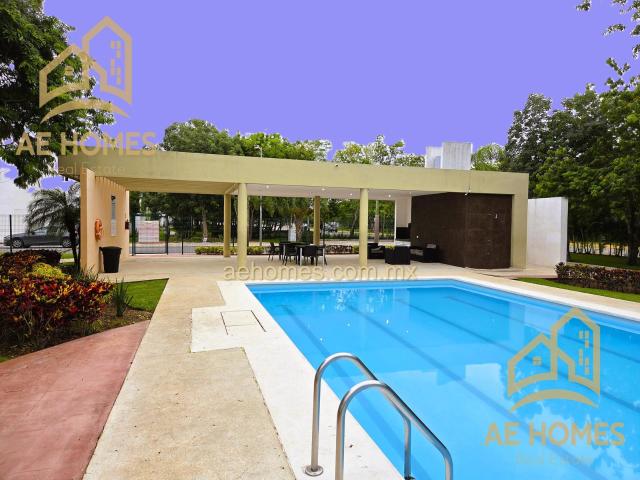 CASA EN RENTA EN CANCUN ZONA SUR EN PRIVADA CON ALBERCA Y GYM CLIMATIZADO