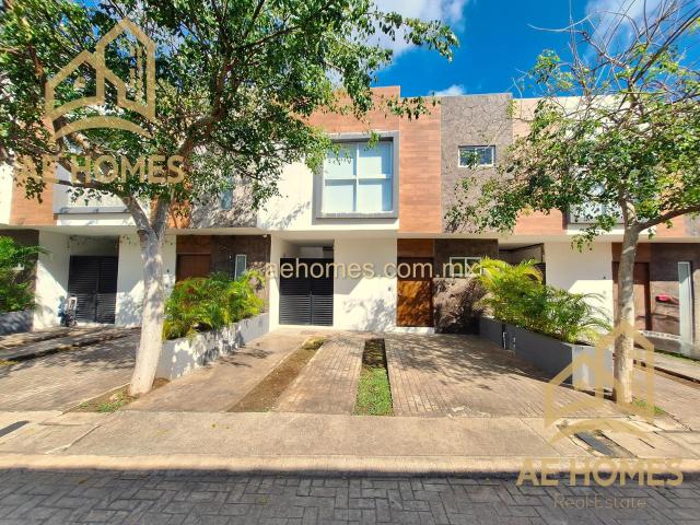 CASA EN RENTA EN CANCUN EN PRIVADA ZONA ALAMOS CON PANELES SOLARES AE167
