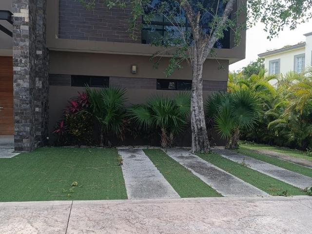 CASA EN RENTA EN CANCUN LAGOS DEL SOL CON ALBERCA Y CASA CLUB