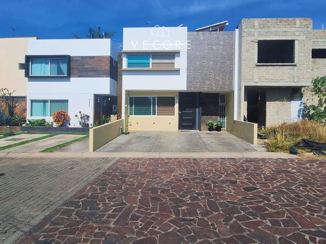 CASA EN RENTA EN CASA FUERTE, TLAJOMULCO DE ZUÑIGA