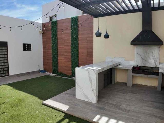 CASA EN RENTA EN CASTELLO RESIDENCIAL