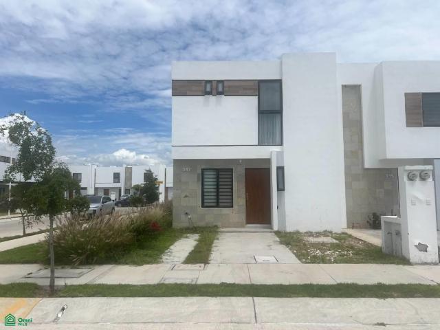 Casa en renta en Carena con recamara en pb