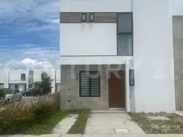 Casa En Renta En Carena Con Recamara En Pb