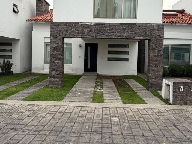 CASA EN RENTA EN CERCA DE TOWN SQUARE, METEPEC