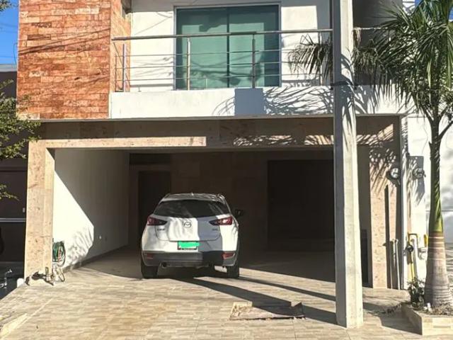 Casa en Renta en Cerrada del Valle, Santa Catarina, Nuevo León