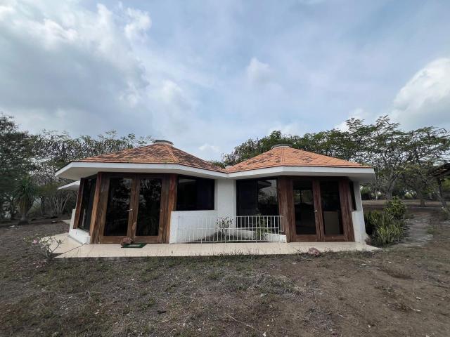 CASA EN RENTA EN CERRO GORDO