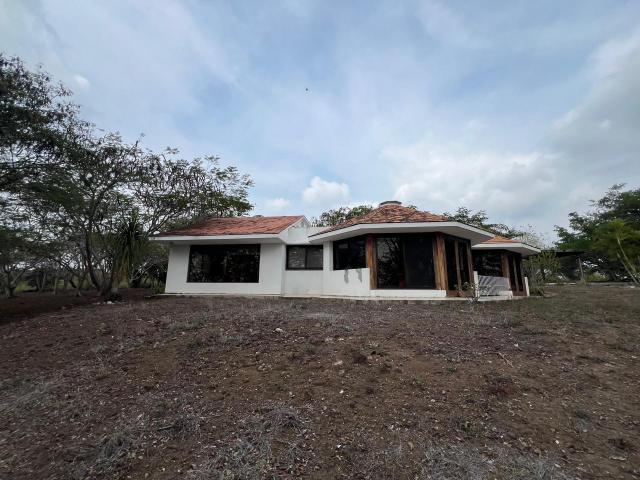 CASA EN RENTA EN CERRO GORDO