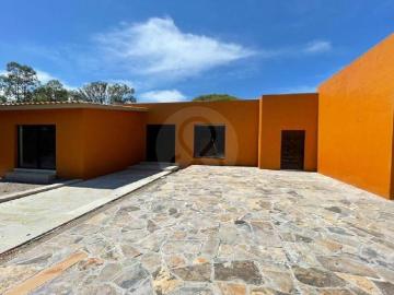 CASA EN RENTA EN CHAPALA