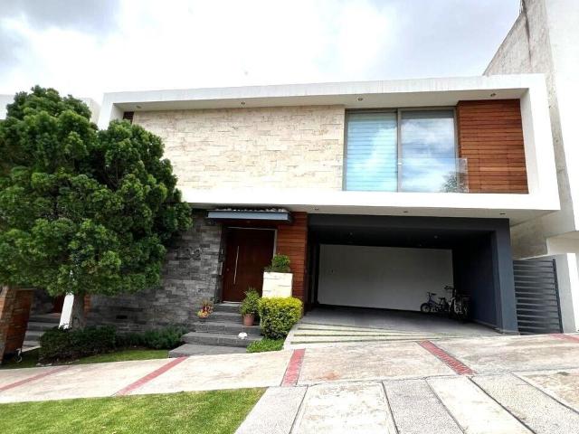 Casa en Renta en Club de Golf La Loma con Alberca