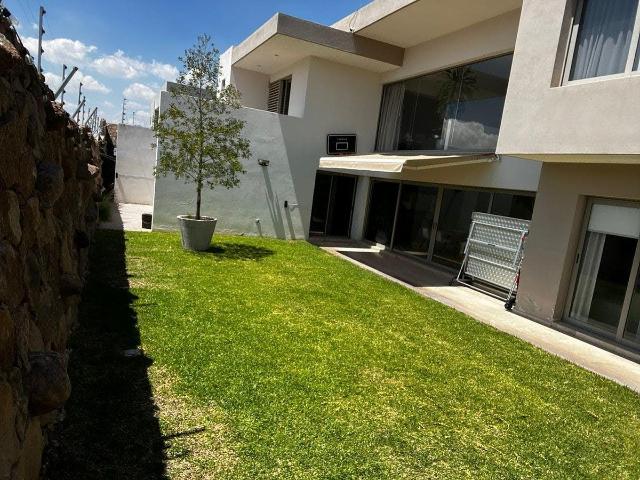 CASA EN RENTA EN CLUB DE GOLF LA LOMA