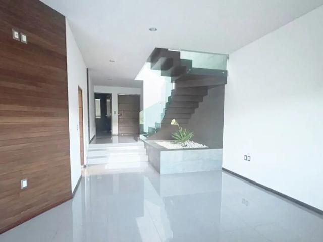 CASA EN RENTA EN CLUB Y DENTRO DEL CAMPO DE GOLF ALTOZANO, MORELIA