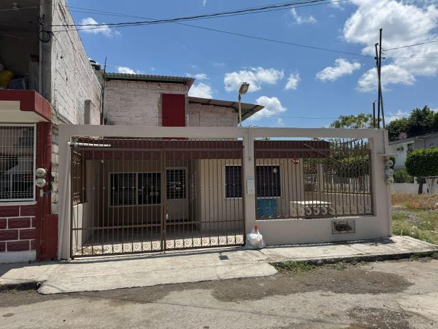 CASA EN RENTA EN COL 5 DE MAYO VIEJA, POZA RICA, VERACRUZ