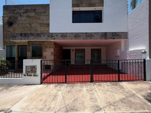 CASA EN RENTA EN COLOMOS PROVIDENCIA | A 3 CUADRAS DEL BOSQUE LOS COLOMOS