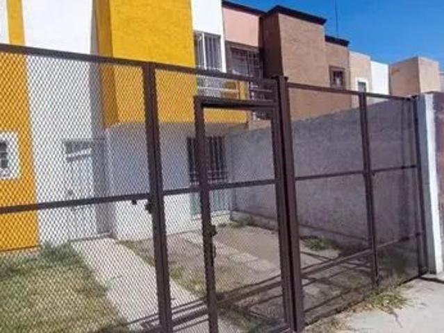 Casa En Renta En Colinas Del Sur, Bien Ubicada Y Con Espacios Amplios