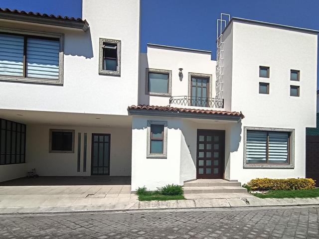 Casa en Renta en Condominio en Metepec, Amplio Jard?n, Ba?o en cada rec?mara
