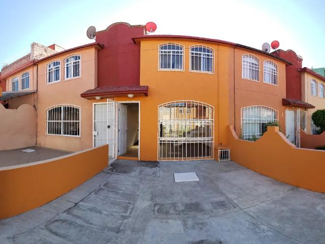 Casa en Renta en Condominio en Vía Atlixcayotl, San Andrés Cholula