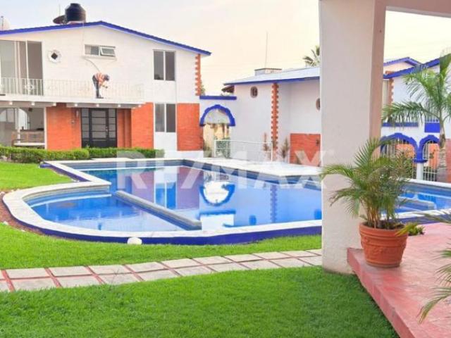 Casa en Renta en Condominio sobre Avenida Principal, Lomas de Cuernavaca, Temixco, Morelos. Clave 6098