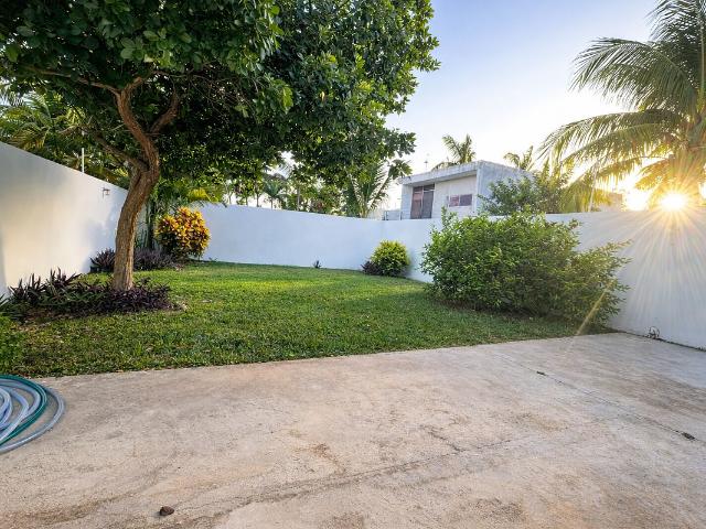 Casa en Renta en Conkal con recámara en planta baja, a pasos de la avenida