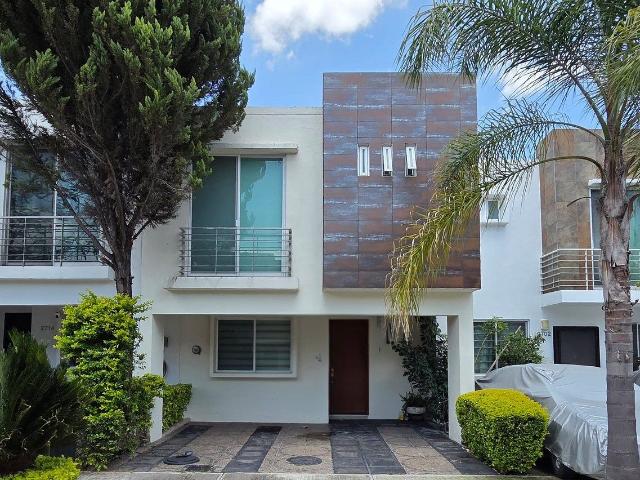 CASA EN RENTA EN COTO A 15 MNTS DEL TEC DE MONTERREY