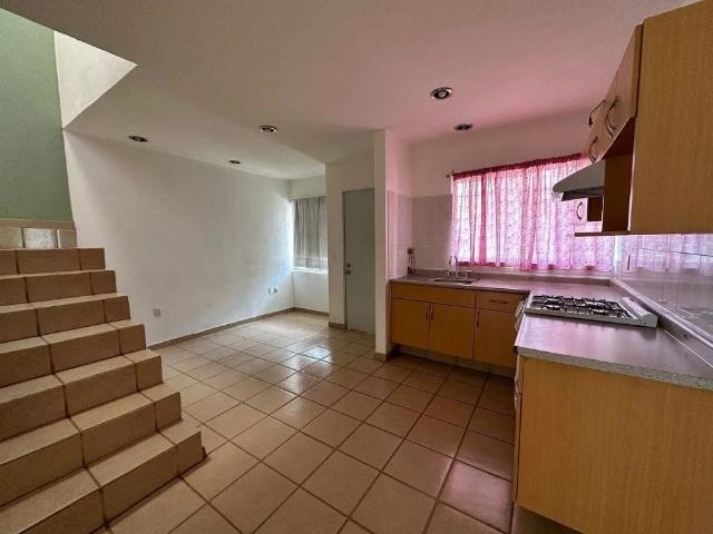Casa En Renta En Coto En Parques De Tesistan