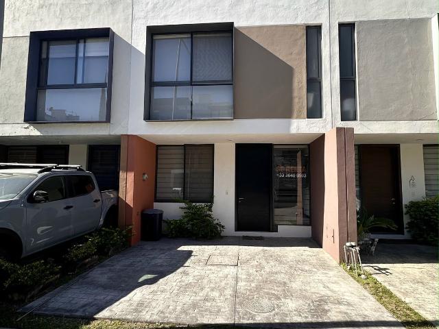 CASA EN RENTA EN COTO ZOI RESIDENCIAL